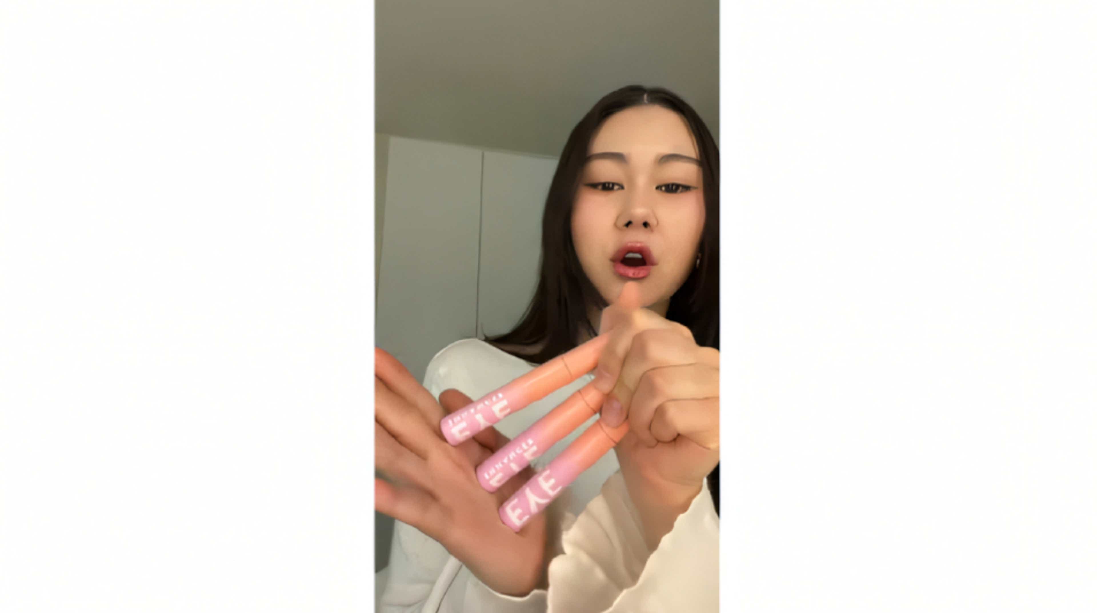 how-to-enhance-your-look-with-covergirl-eye-enhancer-3d-mascara-v3.jpg How to Enhance Your Look with COVERGIRL Eye Enhancer 3D Mascara
