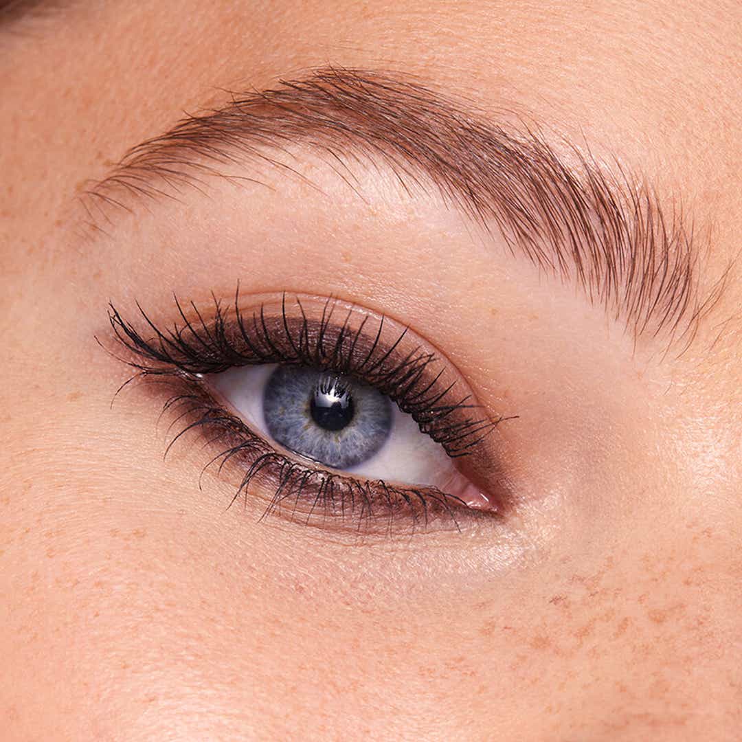 Look_03_24HR_Kohl_Eyeliner_Look1_Madeleine_068_Rtch_1x1.jpg