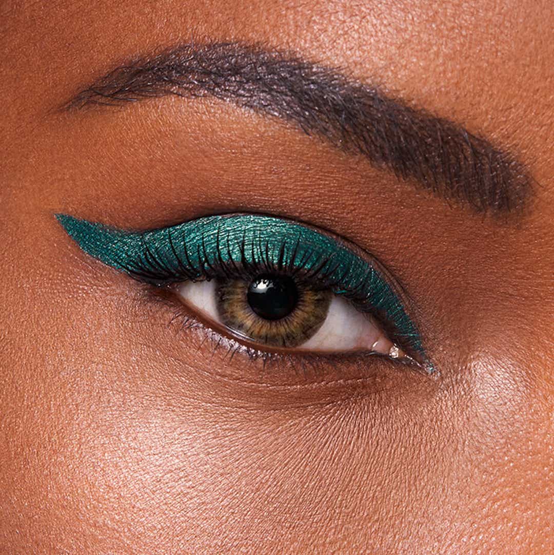 Look_03_24HR_Kohl_Eyeliner_Look3_Aissata_0030_Rtch_1x1.jpg